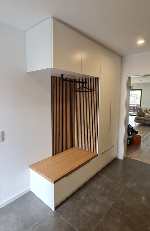 Galeriebild - Garderobe weiß mit Holz kombiniert
