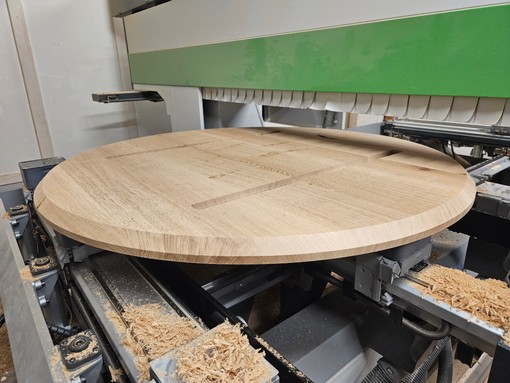 Galeriebild - Vollholz-Tischplatte nach der Fräßung